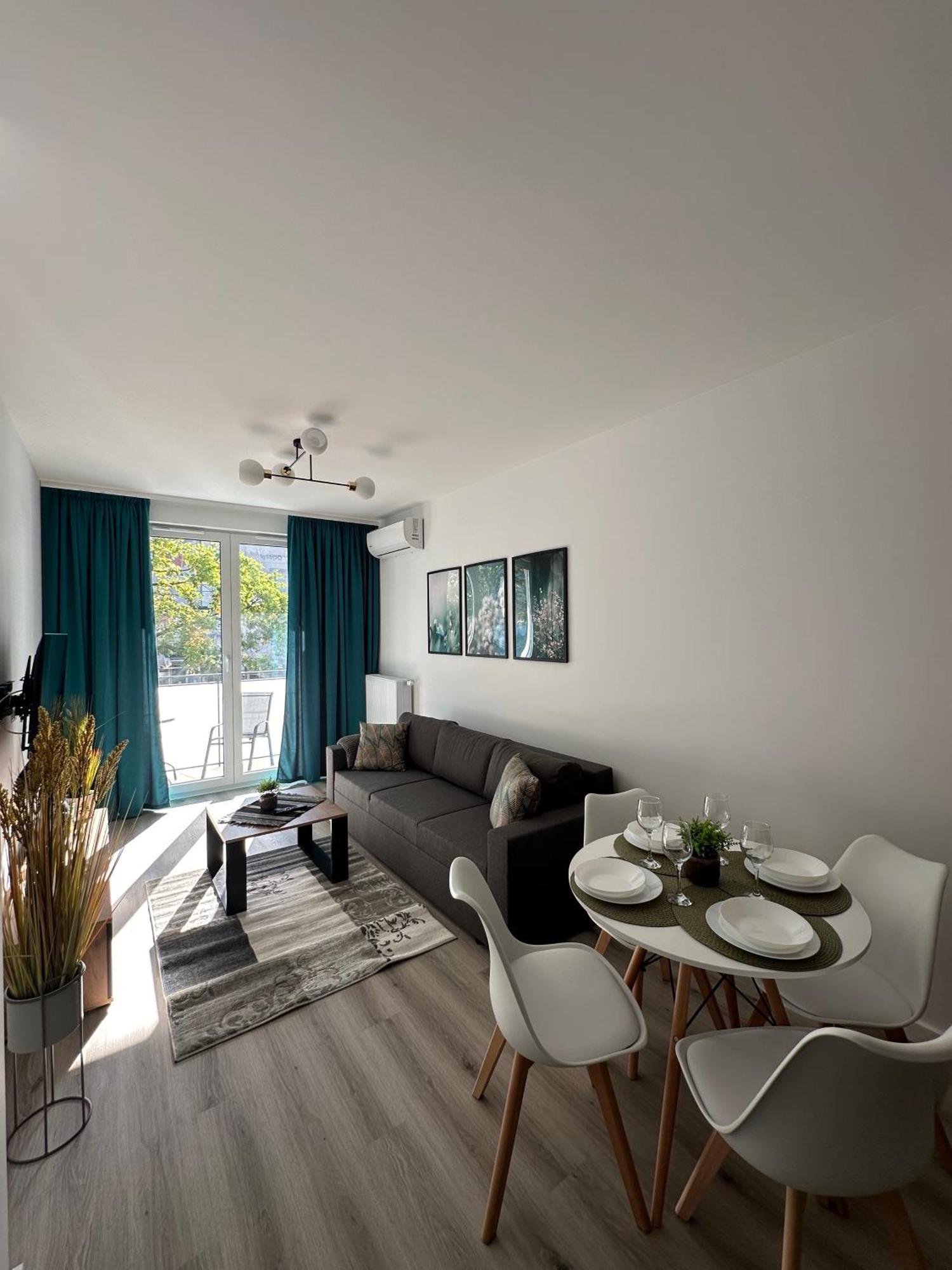 Skytravel 26 Apartament Pileckiego Nowy Dwor Mazowiecki Airport Modlin 24H Extérieur photo